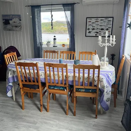 Huset Heimstad I Herfjord Feriehus *